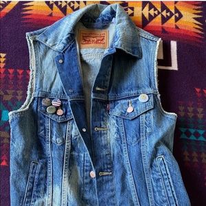 Levis Jean Vest 90’s With Pins And Cross Factory